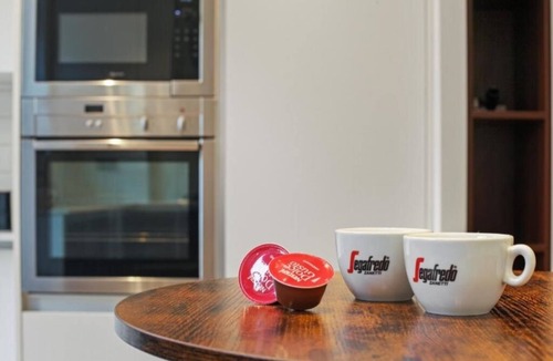 Somers Town Apartment | Stylish Flat | 5 min Walk Euston & Camden Sleeps 6
