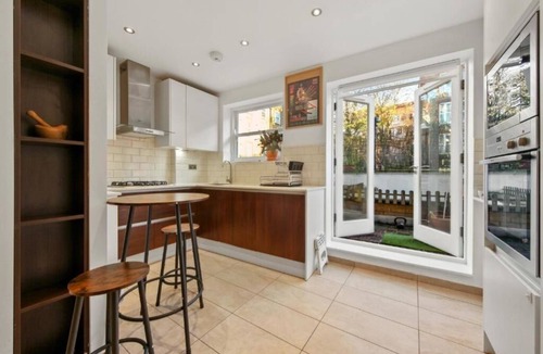 Somers Town Apartment | Stylish Flat | 5 min Walk Euston & Camden Sleeps 6