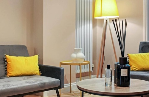 Somers Town Apartment | Stylish Flat | 5 min Walk Euston & Camden Sleeps 6