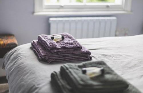 Askew Apartment | Stylish Flat B