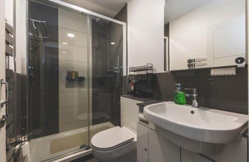 Askew Apartment | Stylish Flat B