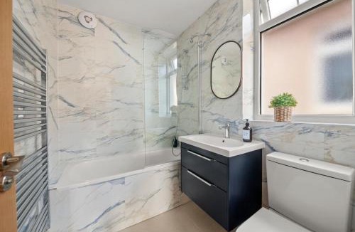 Marlborough Apartment | Stylish Flat I Sleeps 6 I With Parking