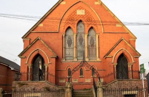 Connah's Quay Apartment | Stylish Flat in converted Church