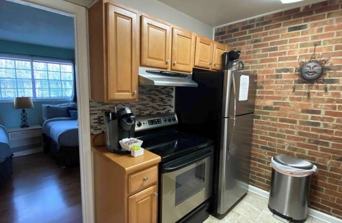 Downtown Condo | Stylish Flat in DT Durham-Sep A/C-downtown walkable