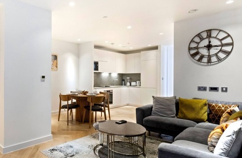 Dudden Hill Apartment | Stylish Flat-Leisure Pool & Gym