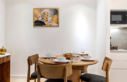 Dudden Hill Apartment | Stylish Flat-Leisure Pool & Gym