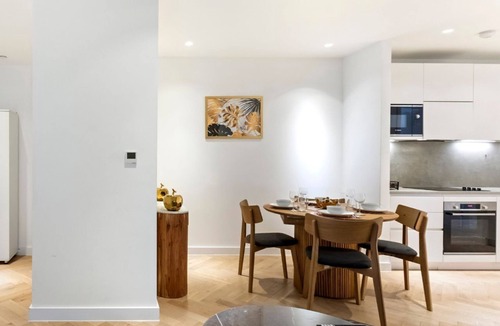 Dudden Hill Apartment | Stylish Flat-Leisure Pool & Gym