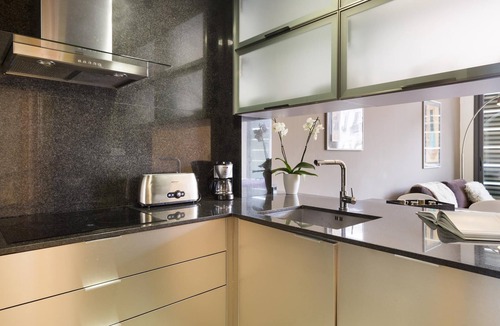 el Fort Pienc Apartment | Stylish flat with a Community Swimming Pool for 8