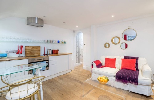 Shepherd's Bush Apartment | Stylish flat with private yard in Shepherd’s Bush
