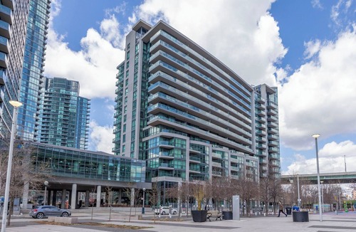 Fort York Condo | Stylish Fort York Condo with Pool + Gym