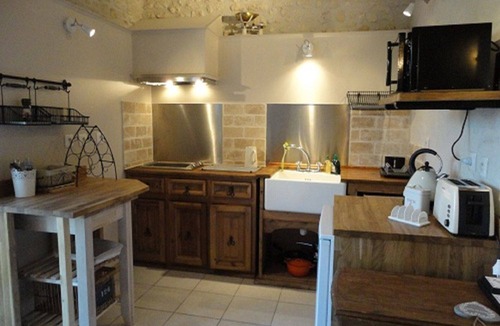 Bribaudon House | Stylish Spacious Studio Apartment, with Shared Pool & Games Barn