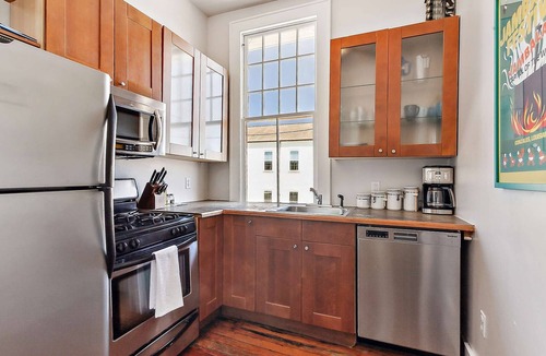 Freret Apartment | Stylish Freret Street Loft w/Balcony & Parking!