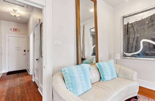 Freret Apartment | Stylish Freret Street Loft w/Balcony & Parking!
