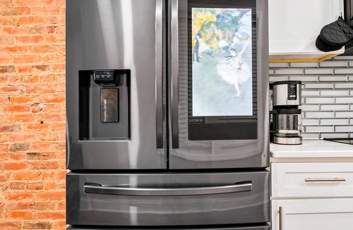 Camden House | Stylish, Fun and Cozy | Pool table, Dart board and Parking