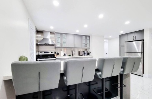 Niagara Falls House | Stylish fun spacious place 10 min to Niagara Falls