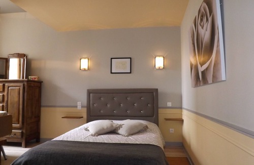Centre ville - Urbanistes House | Stylish furnished room price shock