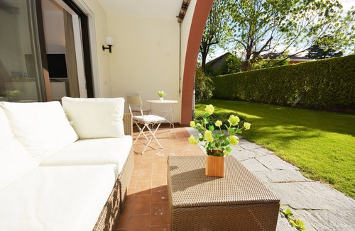 Ascona Apartment | Stylish garden apartment ideal for couples with outdoor pool and sunbathing area