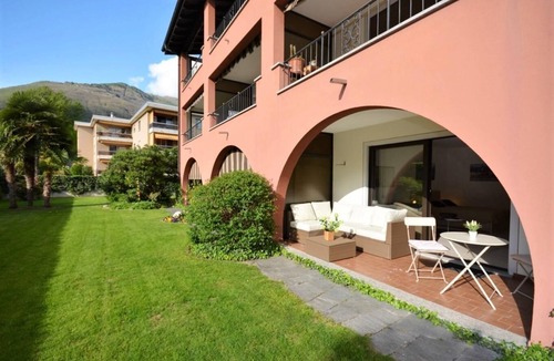 Ascona Apartment | Stylish garden apartment ideal for couples with outdoor pool and sunbathing area