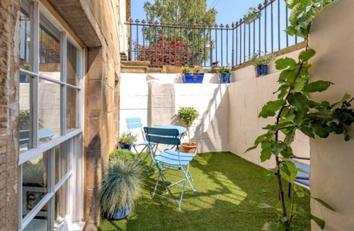 Finnieston Apartment | Stylish Garden Flat in Central Glasgow
