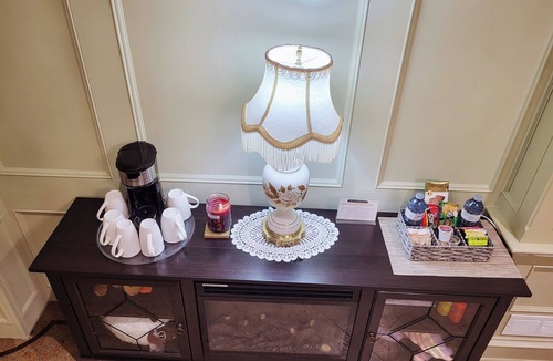 East Credit House | Stylish Garden Suite Near Pearson Airport | Between Toronto and Niagara Falls