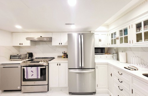 East Credit House | Stylish Garden Suite Near Pearson Airport | Between Toronto and Niagara Falls