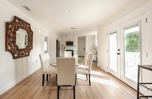 East Hollywood Apartment | Stylish Gated Retreat in East Hollywood w/Parking