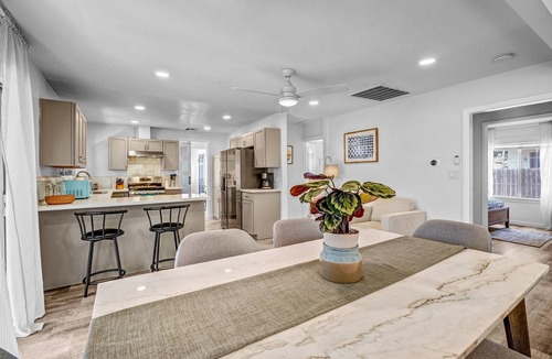 San Gabriel House | Stylish Gem! LA Main Attractions + SGV Eats