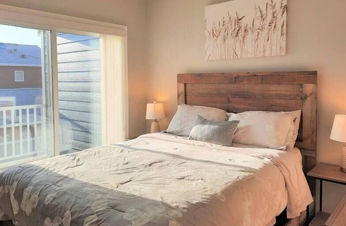 Southwest Calgary House | Stylish Getaway by Park ✔ 2xGarage