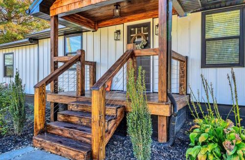 Rockford House | Stylish Getaway Near Knoxville, Airport & The Smokies