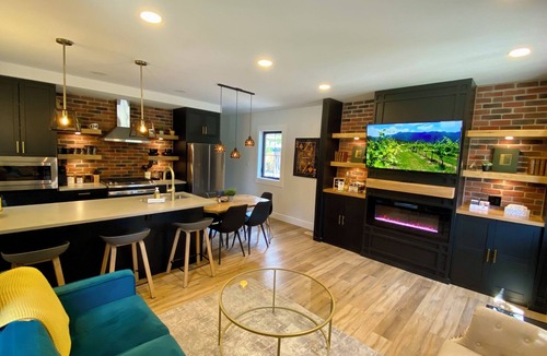 Kingsville House | Stylish Getaway - Walk to downtown + Parks, Fenced yard + Firepit + Smart TVs