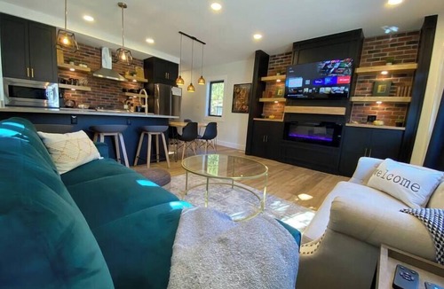 Kingsville House | Stylish Getaway - Walk to downtown + Parks, Fenced yard + Firepit + Smart TVs