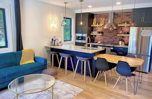 Kingsville House | Stylish Getaway - Walk to downtown + Parks, Fenced yard + Firepit + Smart TVs