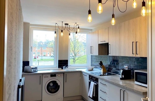 Partick Apartment | Stylish Glasgow Apartment with Parking