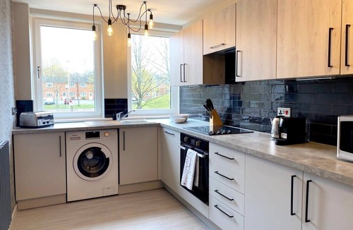 Partick Apartment | Stylish Glasgow Apartment with Parking