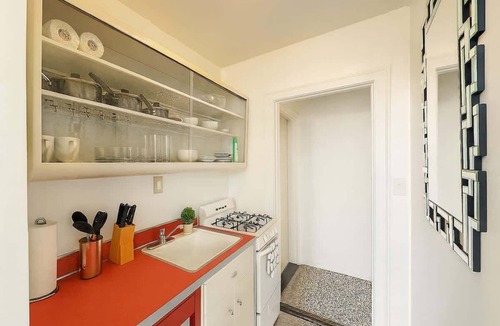 Gold Coast Apartment | Stylish Gold Coast 1BR with Vintage Flair