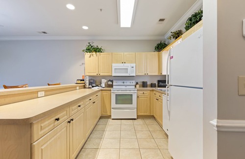 Central Myrtle Beach Condo | Stylish Golf Beach Getaway