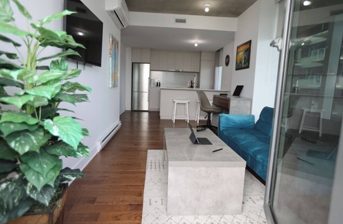 Griffintown Condo | Stylish Griffintown Condo in Trendy District