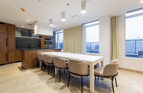 Griffintown Condo | Stylish Griffintown Condo in Trendy District