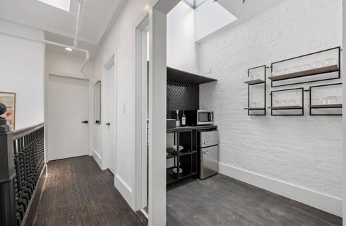 Hamilton Heights Hotel | Stylish Group Retreat –Sleeps 16