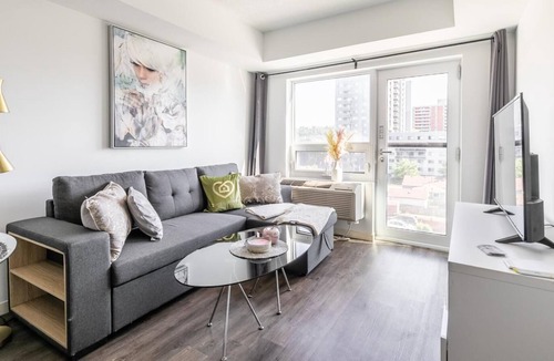 Beasley Apartment | Stylish Hamilton Apartments. GYM, BBQ