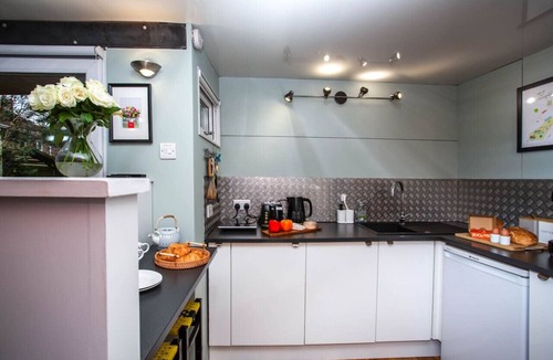 Harrogate Apartment | Stylish Harrogate Studio with Huge Private Garden