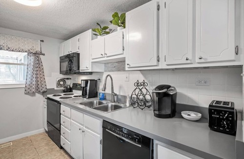 Mosby House | Stylish Haven 11 Minutes from the Richmond Airport