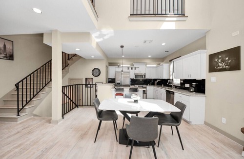Washington Ave./ Memorial Park House | Stylish Heights Home w/4BR, 3.5BA + Office Spaces | Perfect for Long-Term Stays