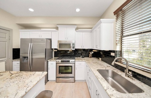 Washington Ave./ Memorial Park House | Stylish Heights Home w/4BR, 3.5BA + Office Spaces | Perfect for Long-Term Stays
