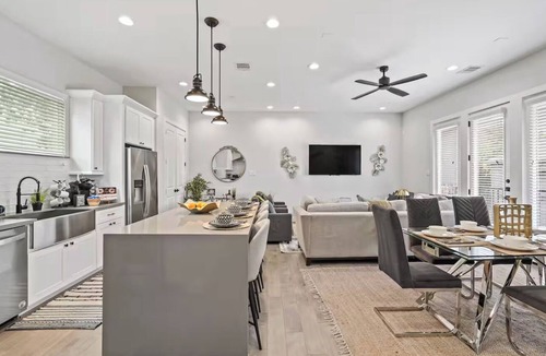 Shady Acres Condo | Stylish Heights Retreat/Near Downtown Houston