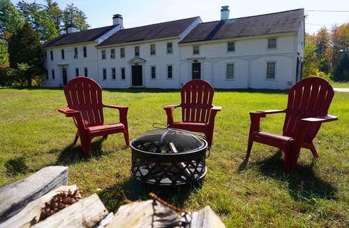 Concord Apartment | Stylish Hidden Gem w/Fire Pit