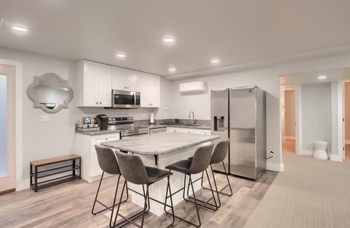 Green Valley Ranch House | Stylish&Hip+Arcade+PrivateEntry+Kitchen+Patio@DIA
