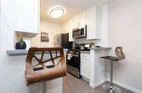 Hollywood Apartment | Stylish Hollywood 2BR apt with Rooftop Pool