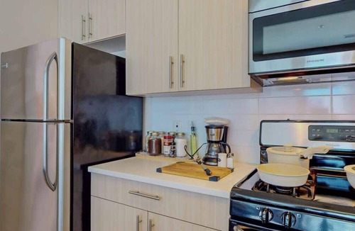 Downtown Apartment | Stylish Home and Cozy200