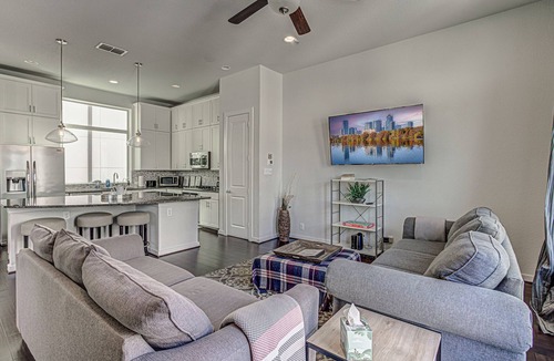 Tobin Hill House | Stylish Home by Riverwalk + Downtown/Sleeps 10